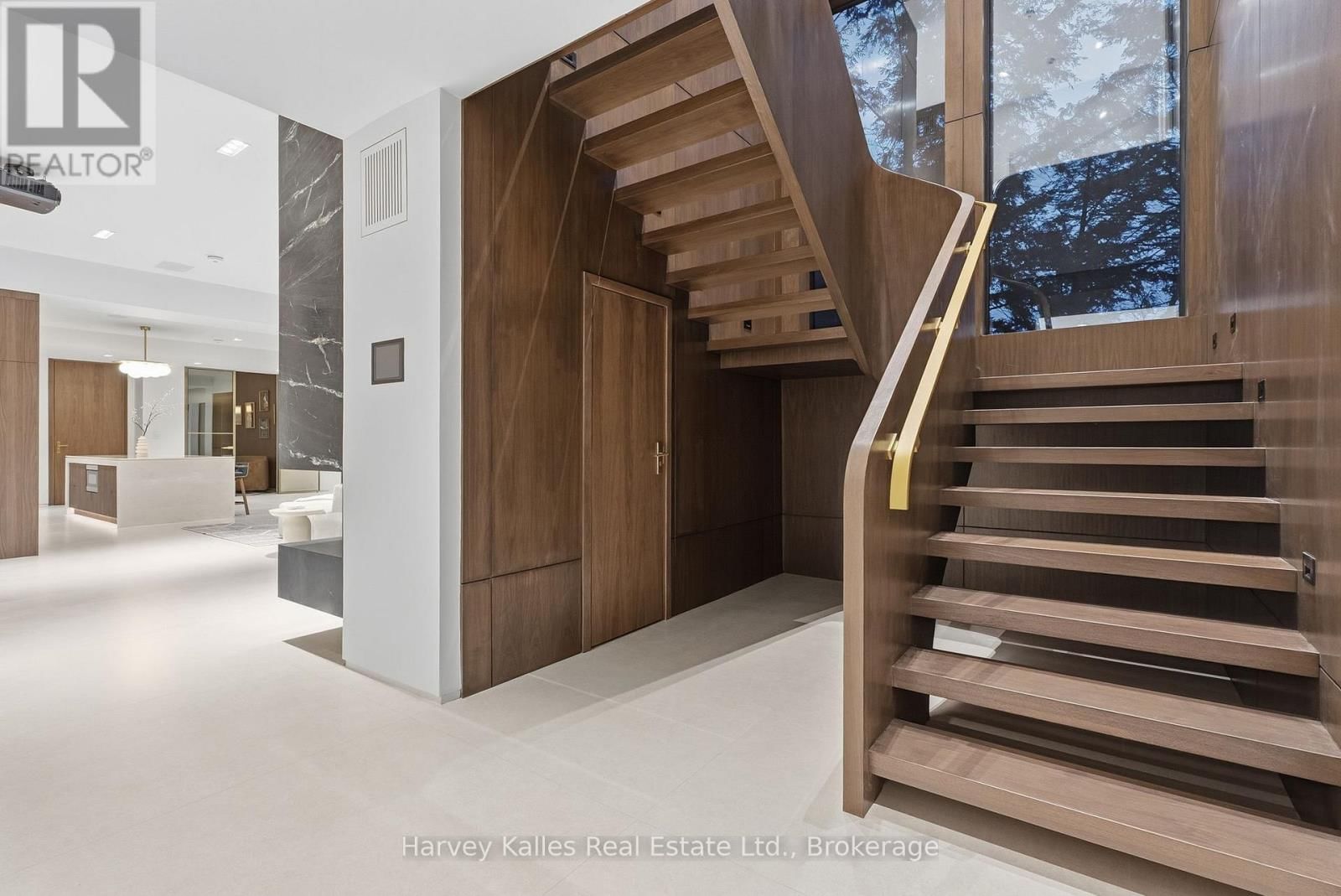 2 - 1013 HALL'S ROAD Image 38