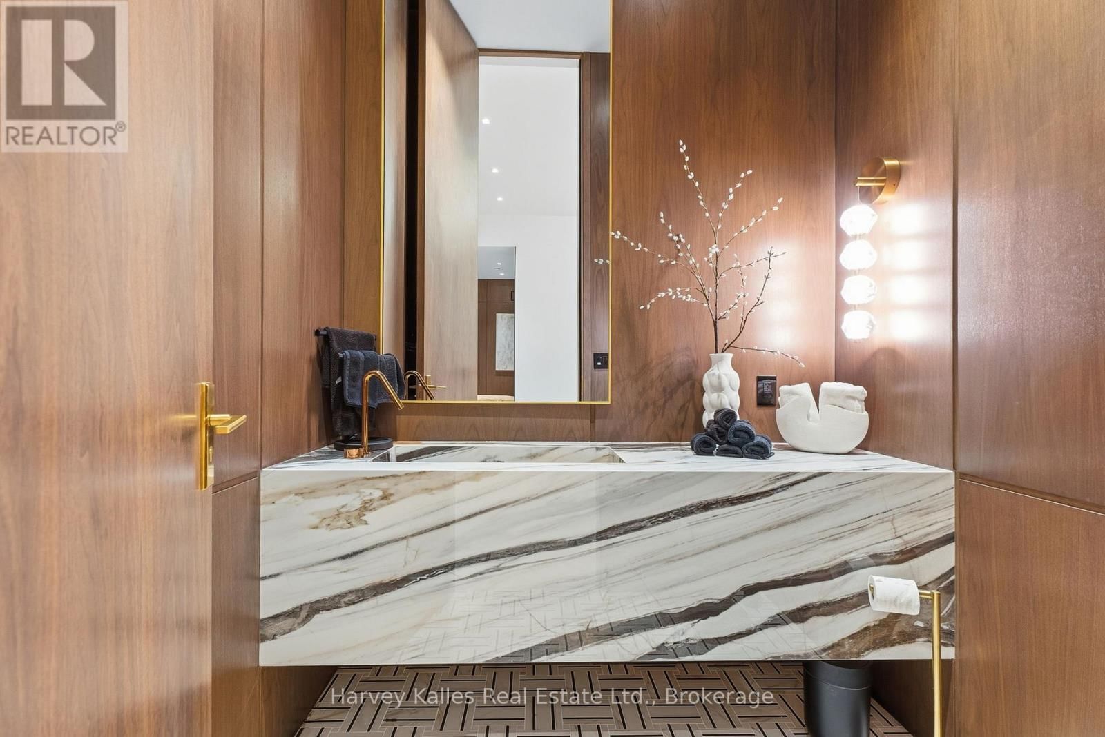 2 - 1013 HALL'S ROAD Image 39