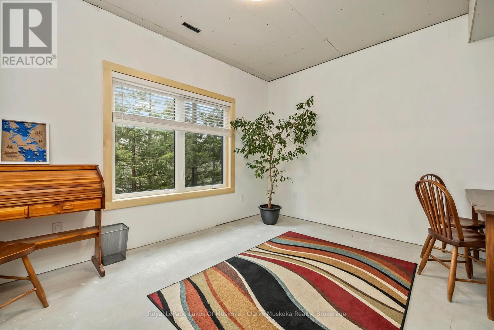 5 - 1062 PENNWOOD ROAD Image 16