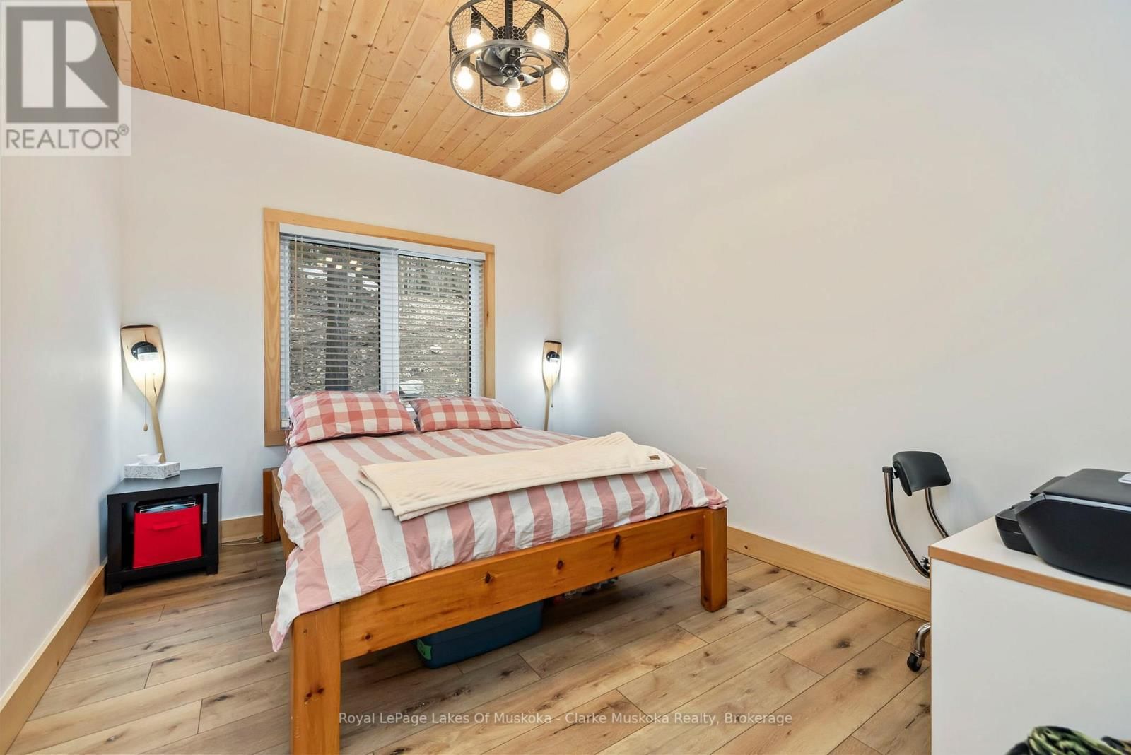 5 - 1062 PENNWOOD ROAD Image 17