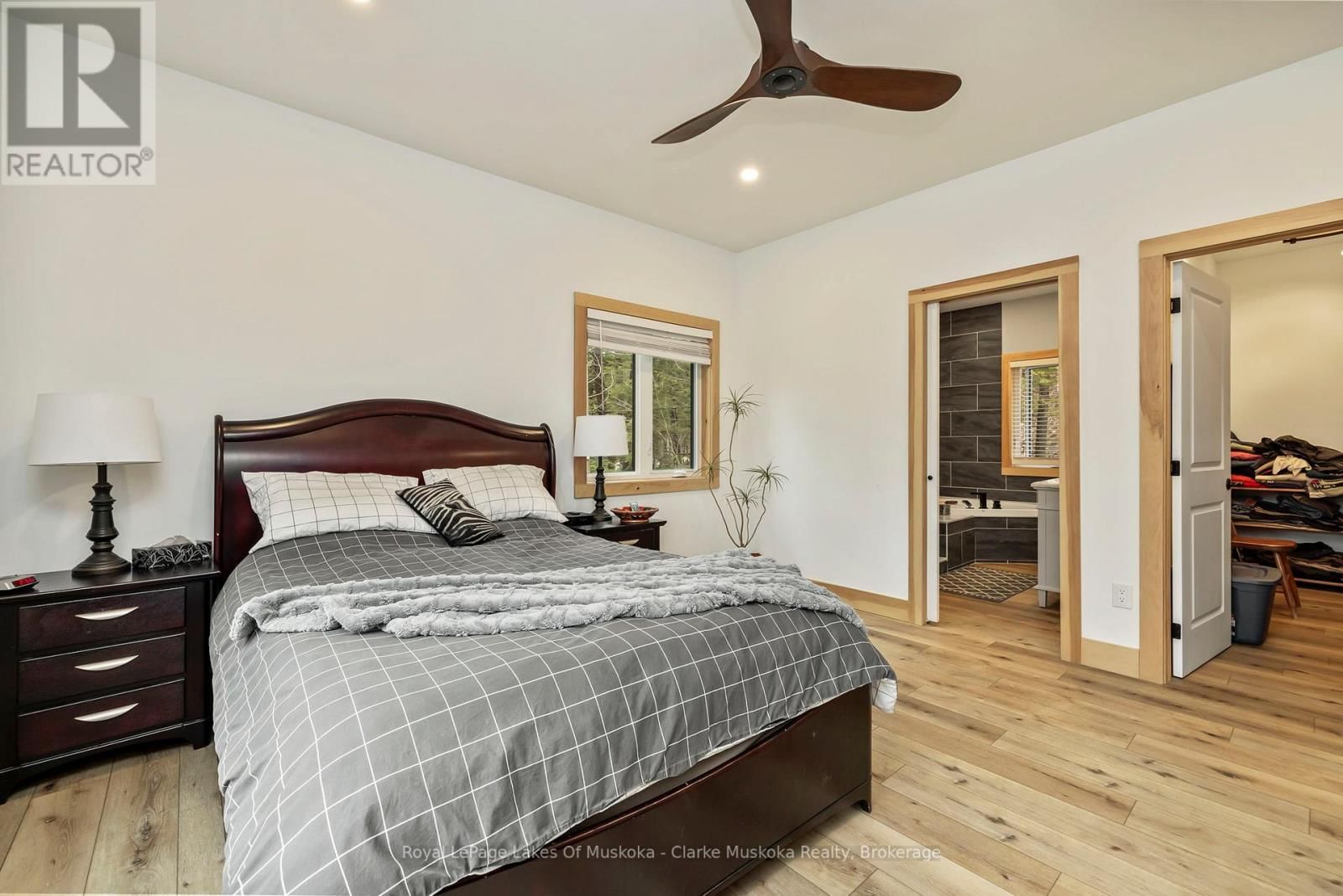 5 - 1062 PENNWOOD ROAD Image 18