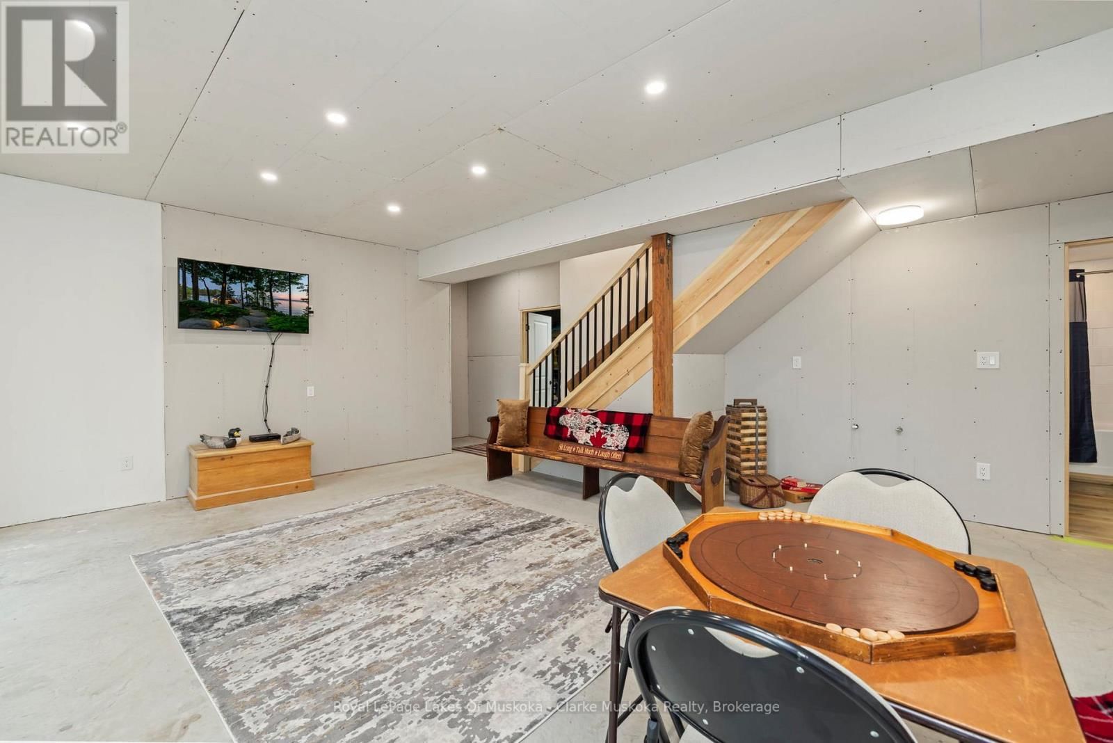 5 - 1062 PENNWOOD ROAD Image 22