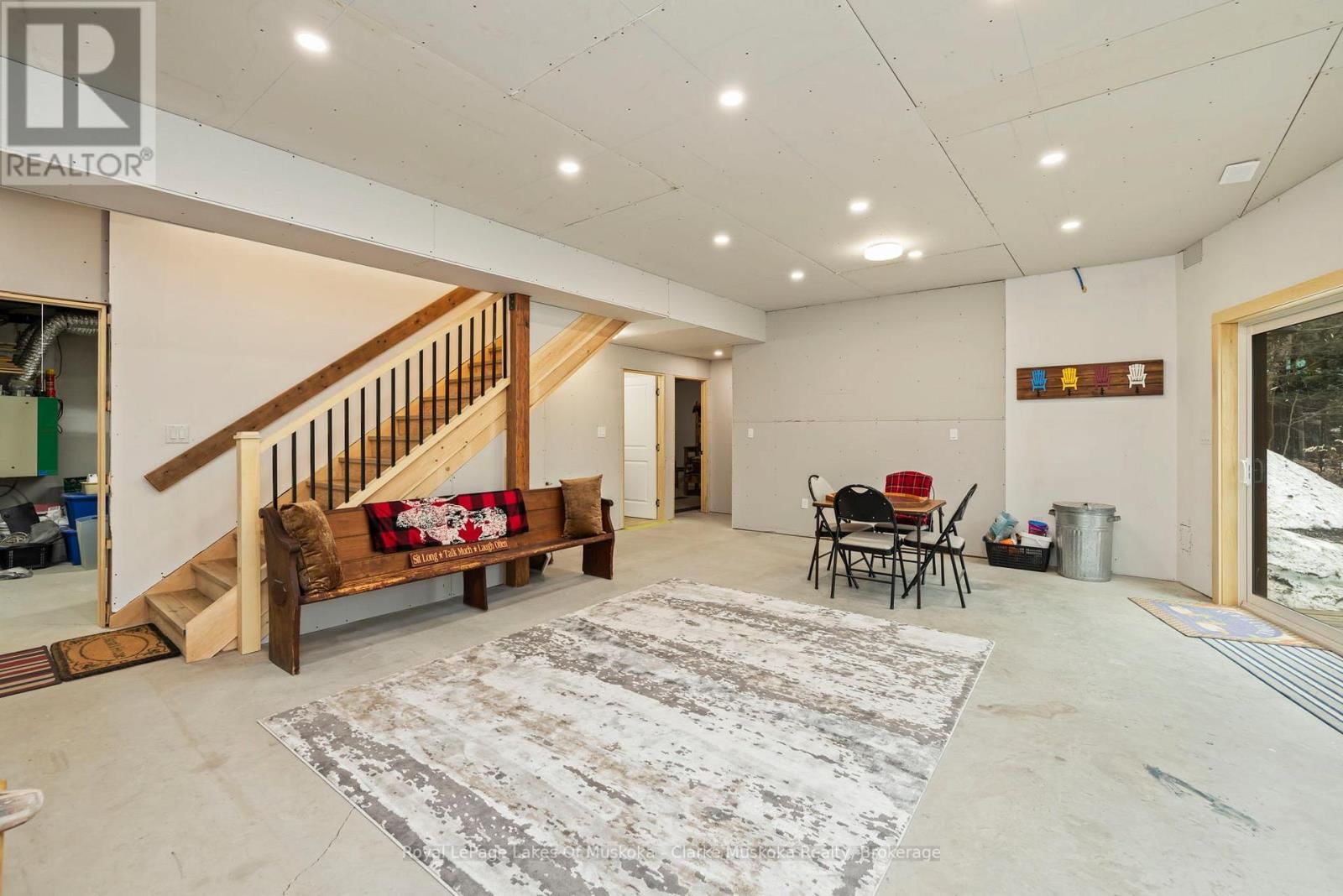 5 - 1062 PENNWOOD ROAD Image 23