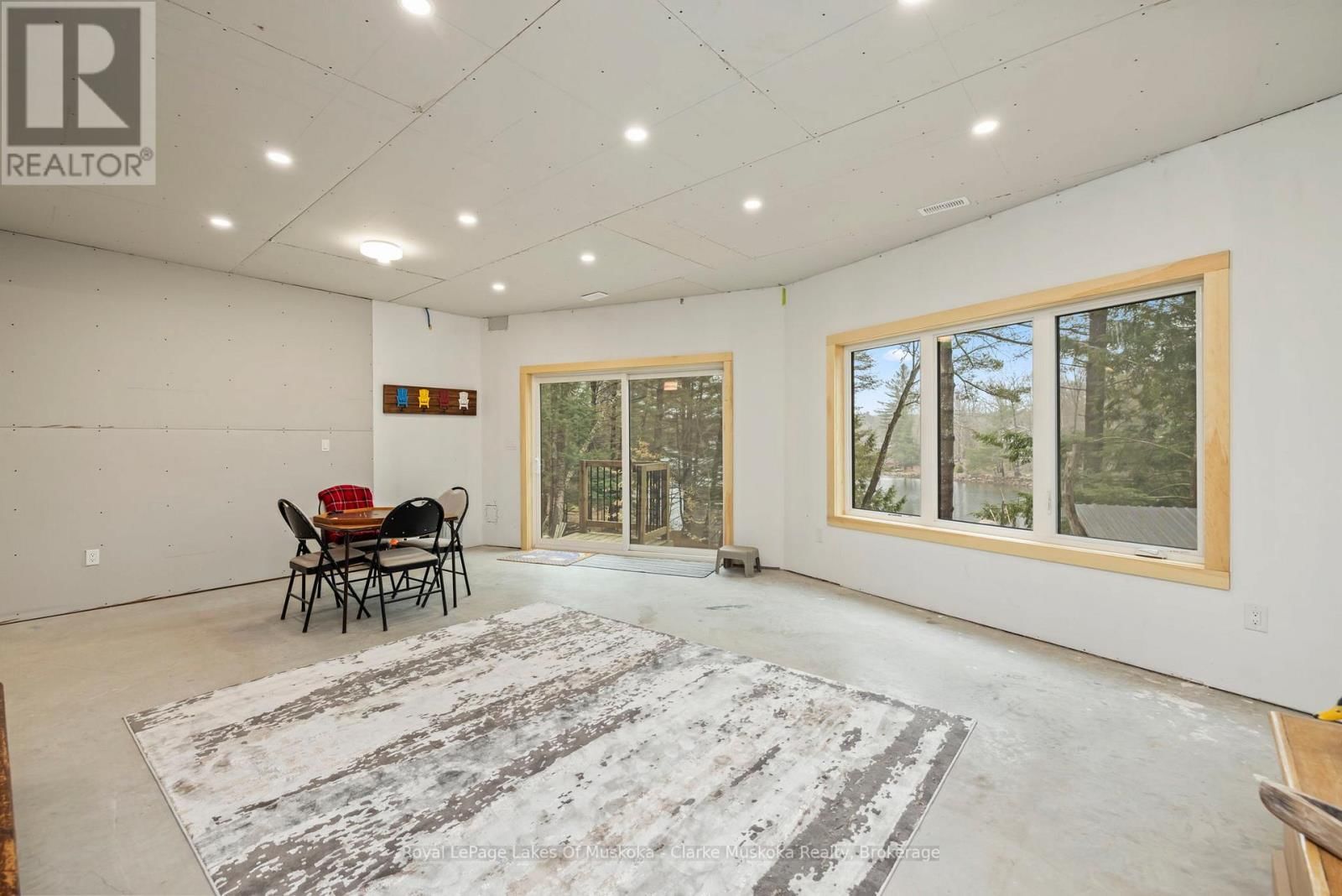 5 - 1062 PENNWOOD ROAD Image 24