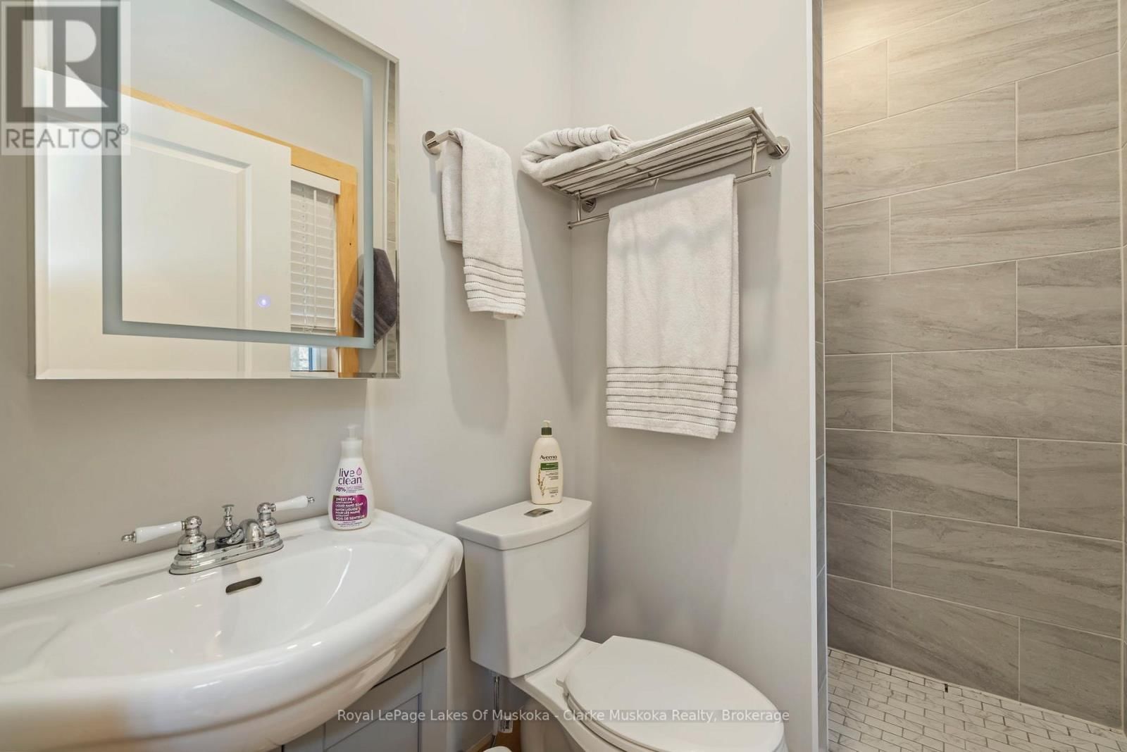 5 - 1062 PENNWOOD ROAD Image 25