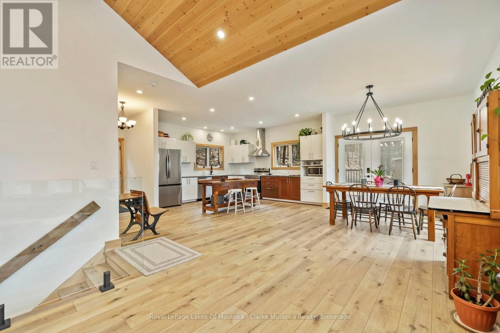 5 - 1062 PENNWOOD ROAD Image 4