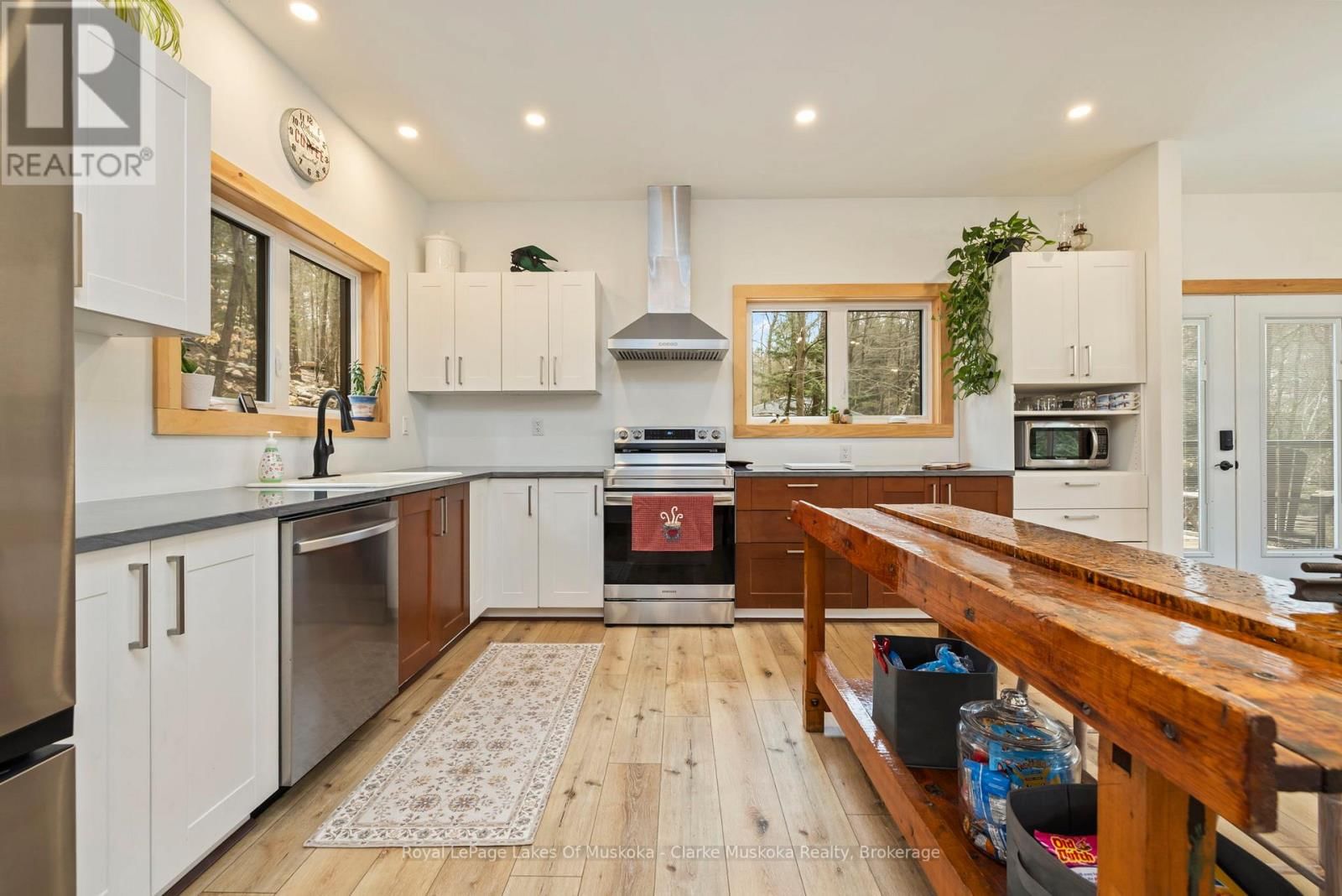 5 - 1062 PENNWOOD ROAD Image 6