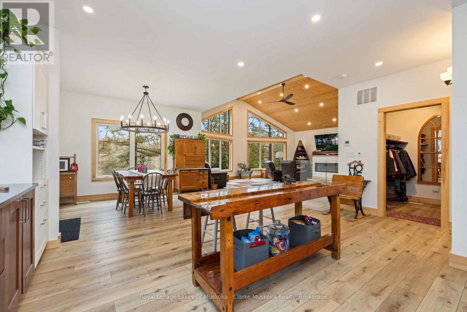 5 - 1062 PENNWOOD ROAD Image 8