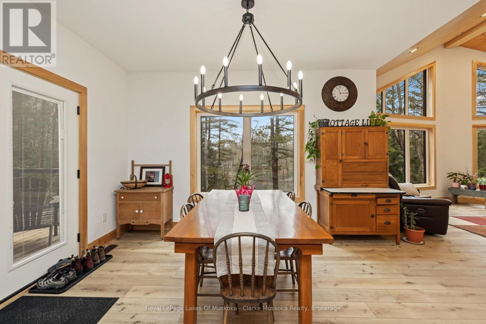 5 - 1062 PENNWOOD ROAD Image 9