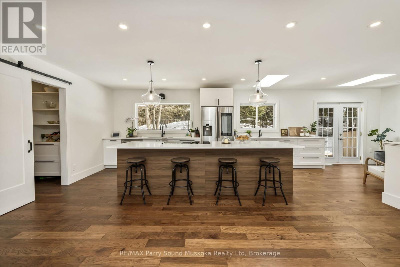 31 LAKE FOREST DRIVE Image 2