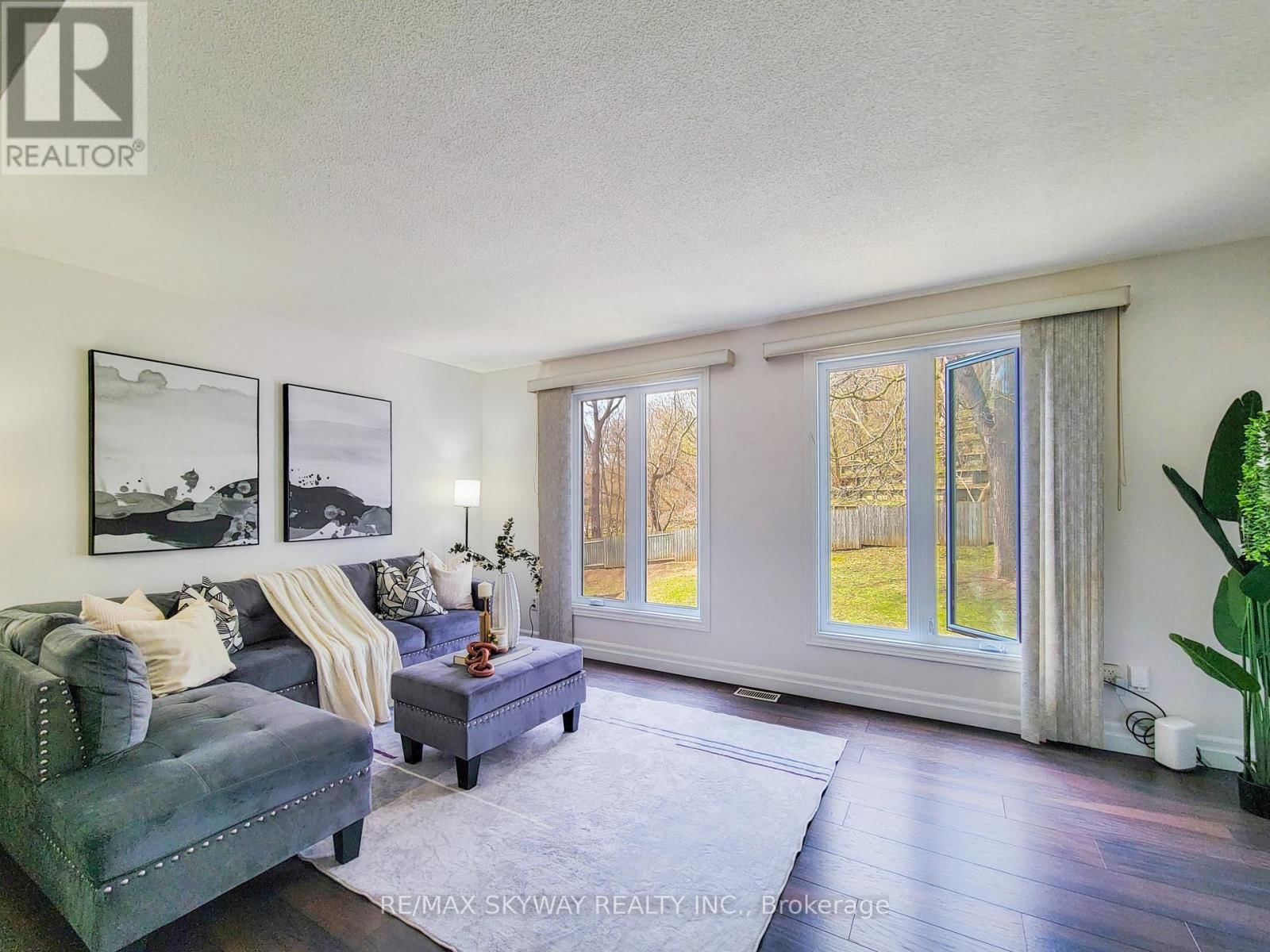 B - 56 HARRIS AVENUE Image 12