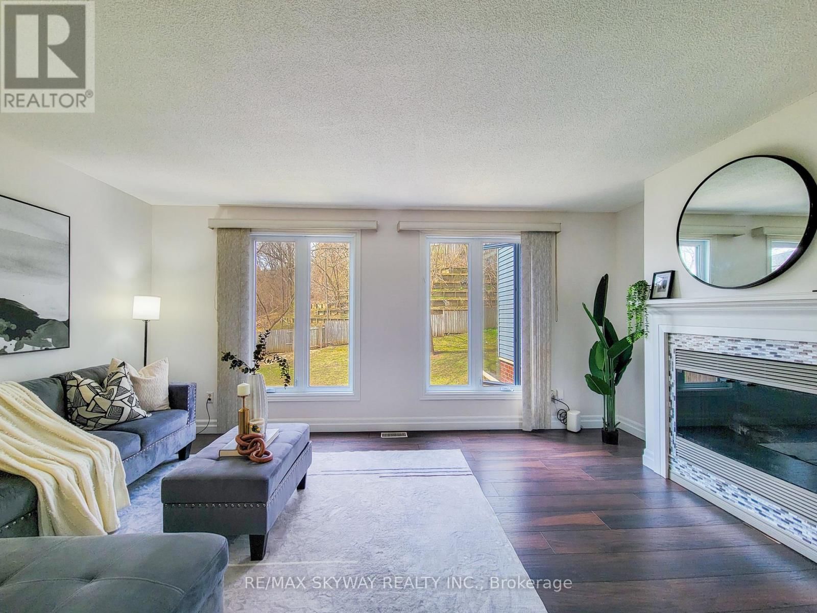 B - 56 HARRIS AVENUE Image 13