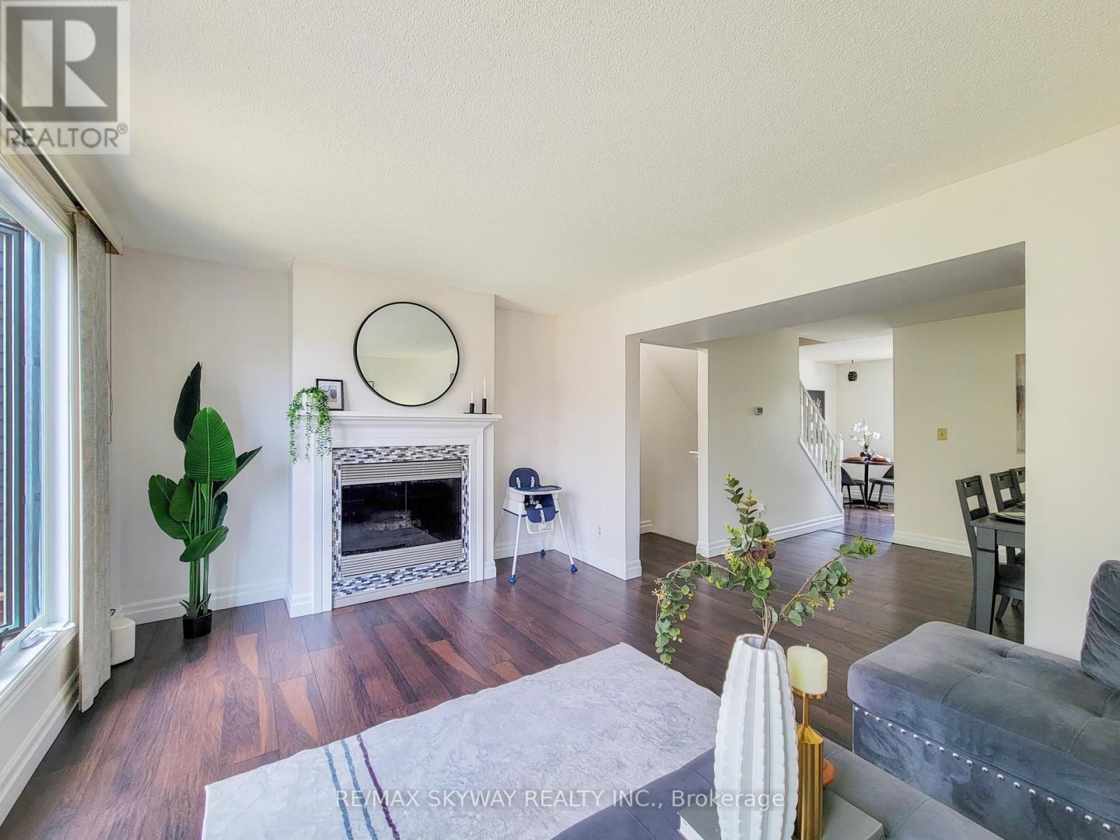 B - 56 HARRIS AVENUE Image 16