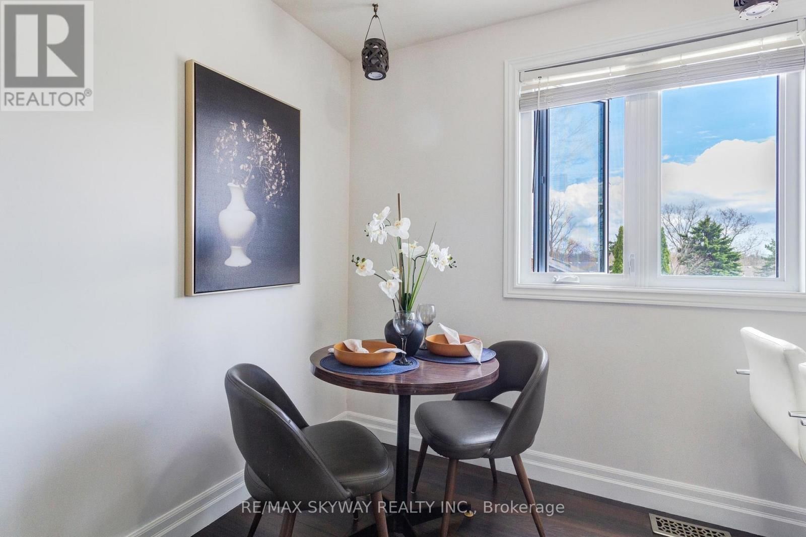 B - 56 HARRIS AVENUE Image 22