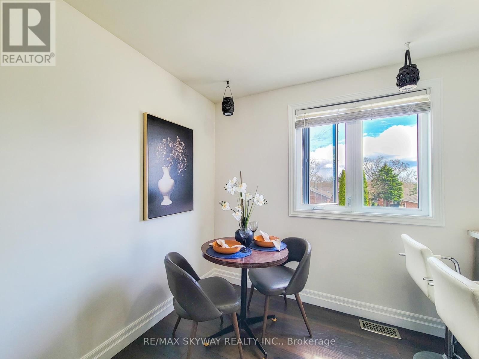 B - 56 HARRIS AVENUE Image 23