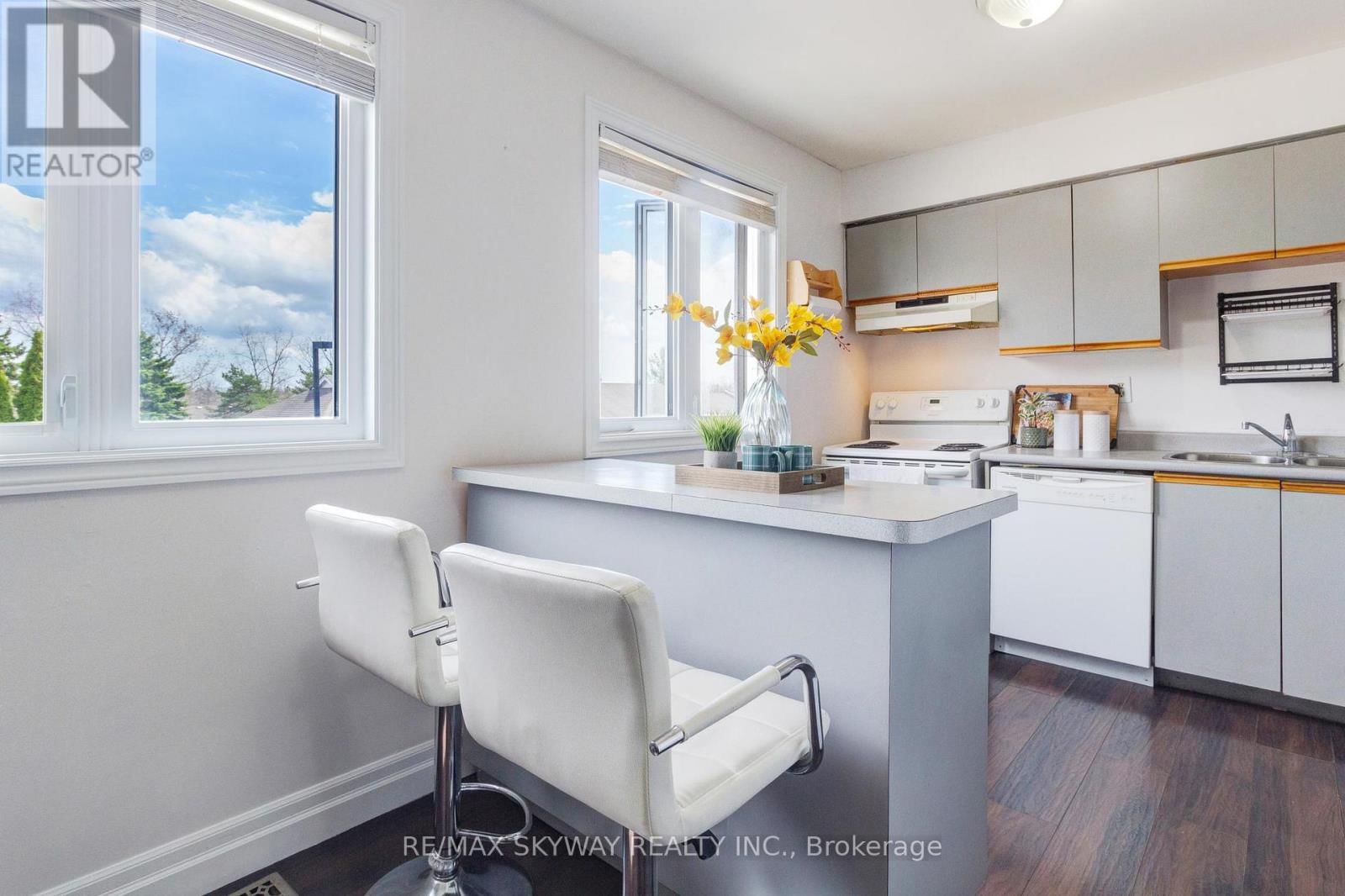 B - 56 HARRIS AVENUE Image 24