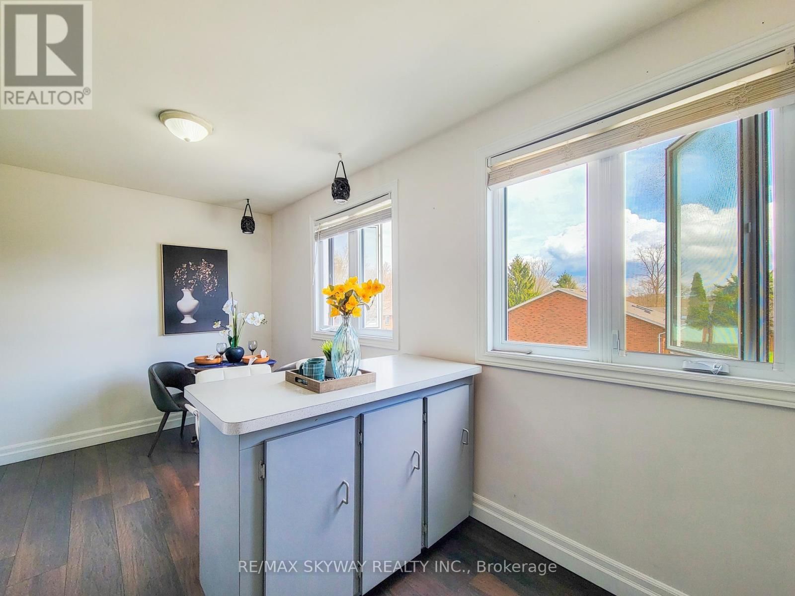 B - 56 HARRIS AVENUE Image 30