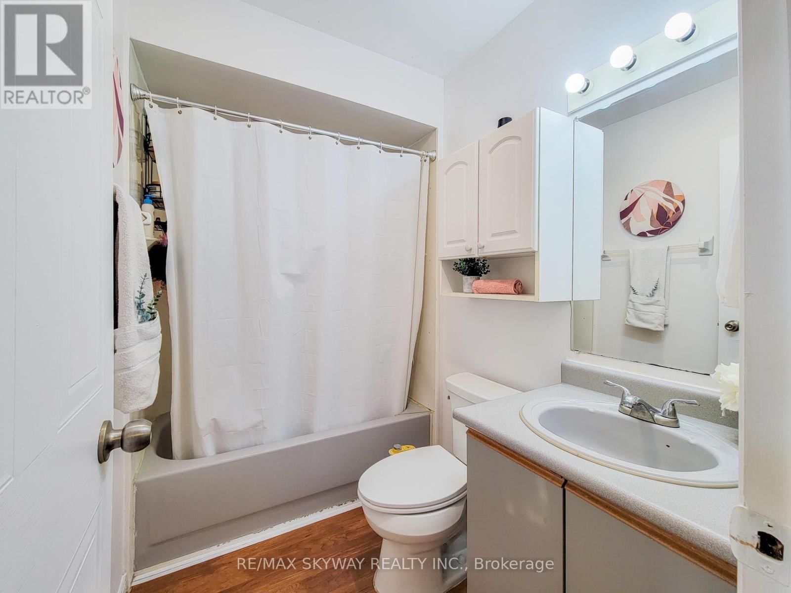 B - 56 HARRIS AVENUE Image 38