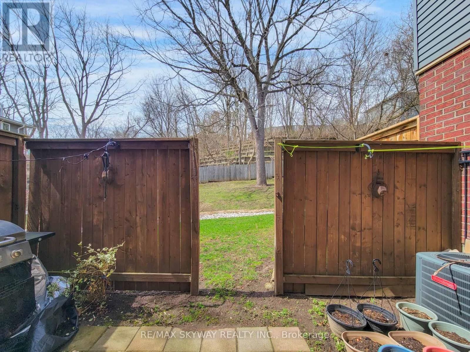 B - 56 HARRIS AVENUE Image 45