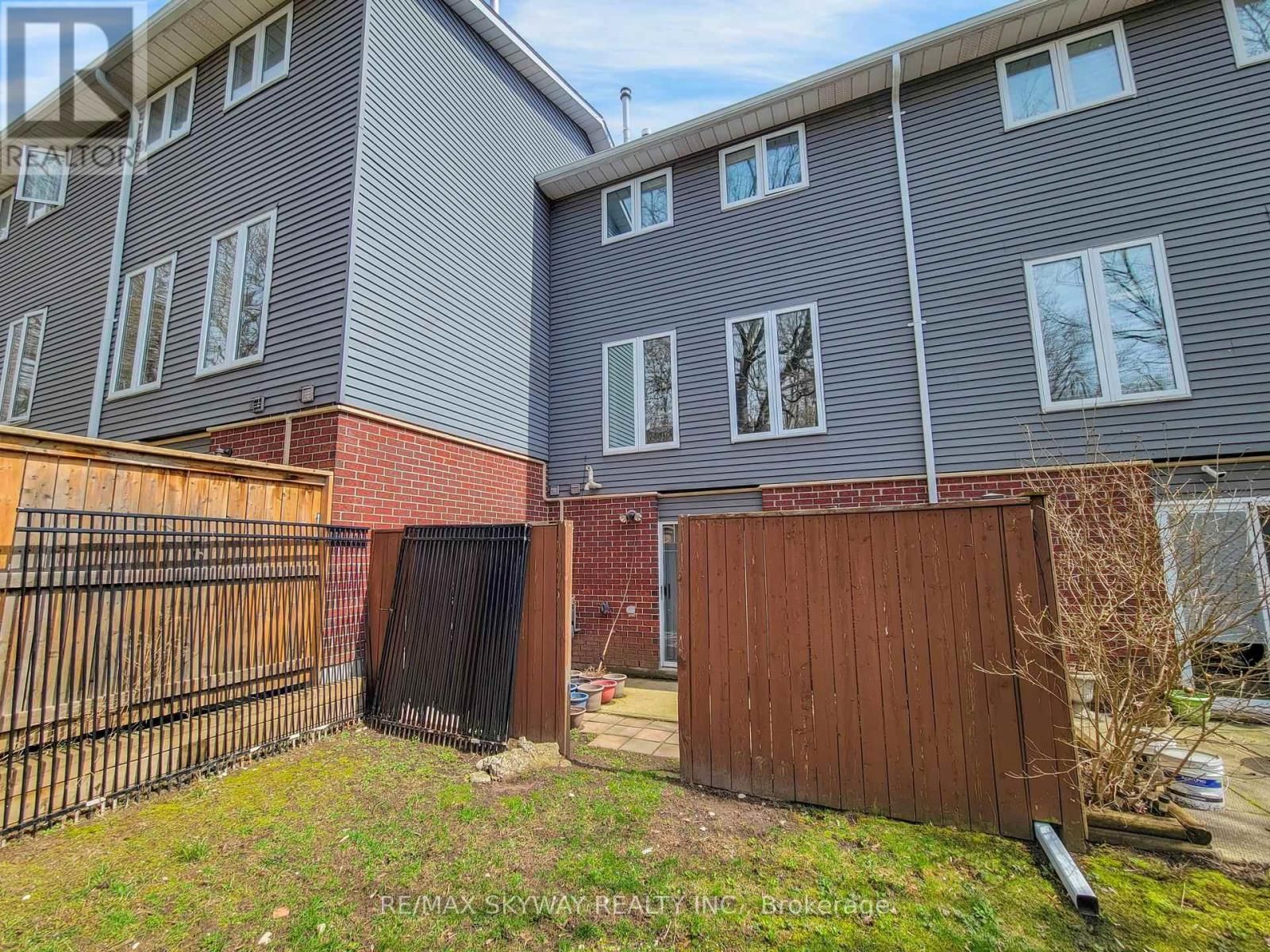 B - 56 HARRIS AVENUE Image 46