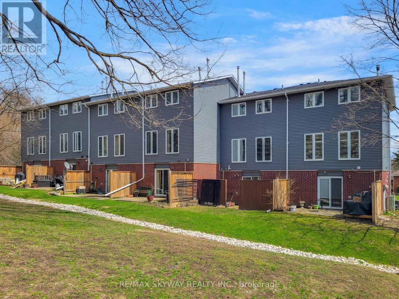 B - 56 HARRIS AVENUE Image 47