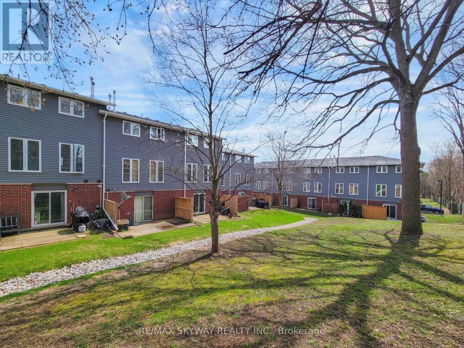 B - 56 HARRIS AVENUE Image 48