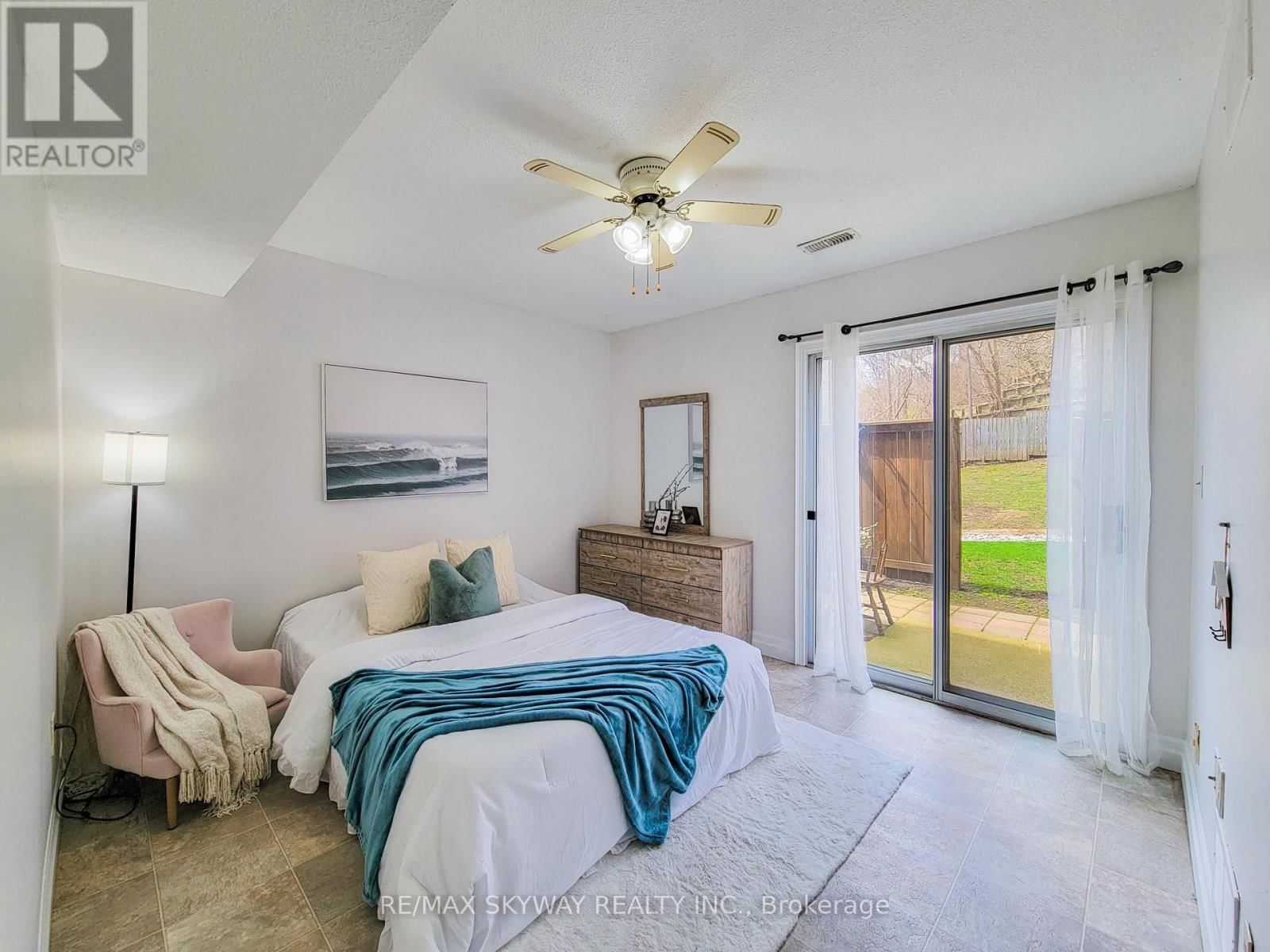 B - 56 HARRIS AVENUE Image 5