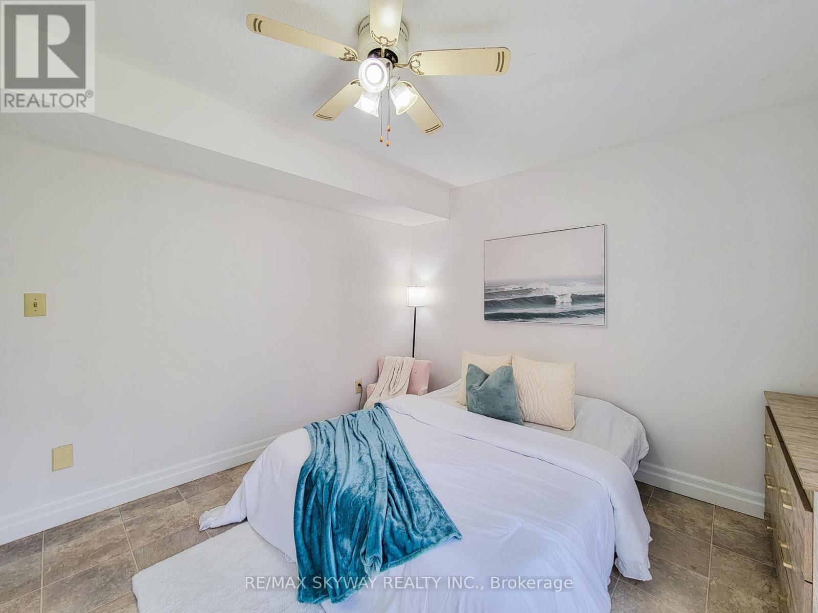 B - 56 HARRIS AVENUE Image 6