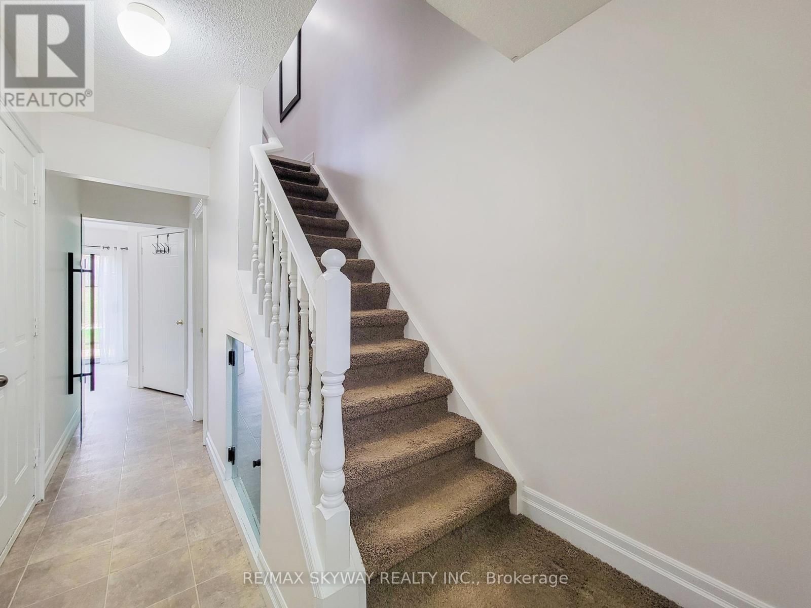 B - 56 HARRIS AVENUE Image 8