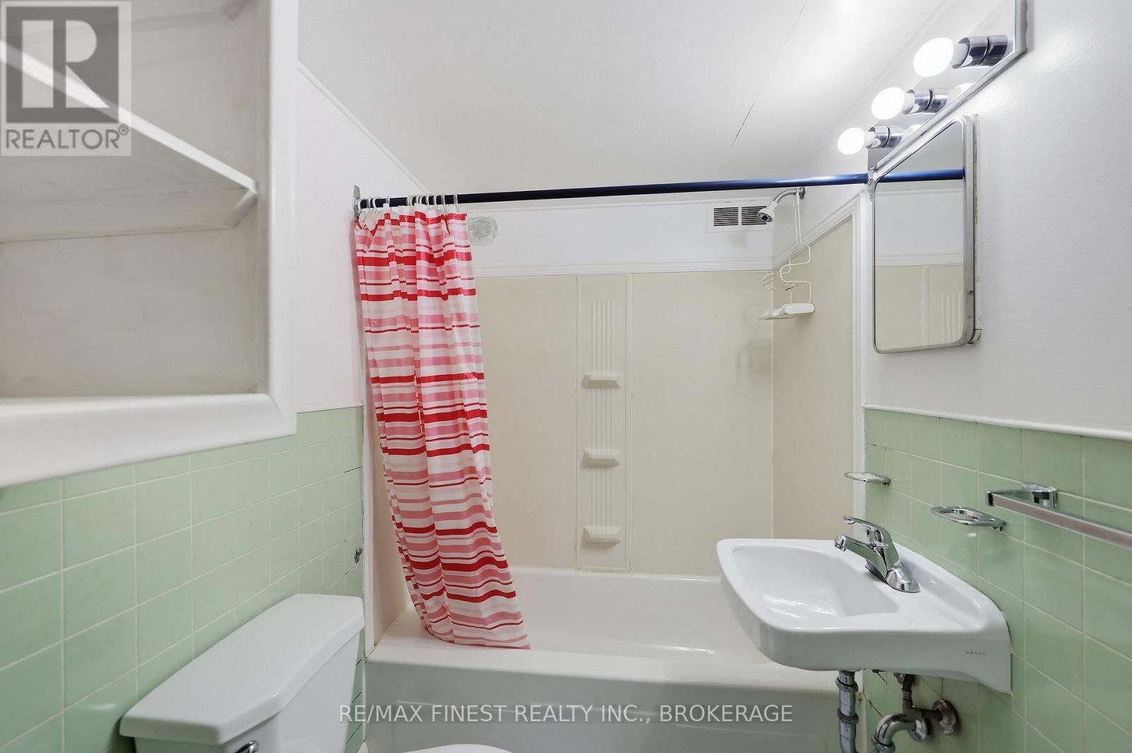 78 HATTER STREET Image 27