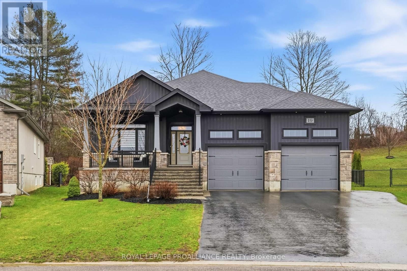 19 AUTUMN GROVE Image 1