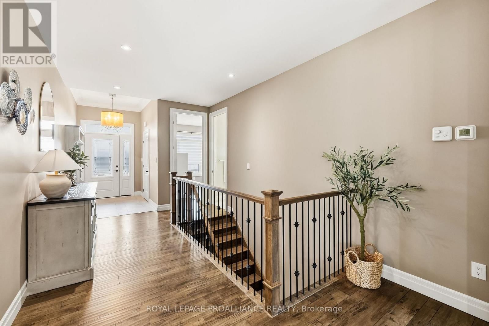 19 AUTUMN GROVE Image 10