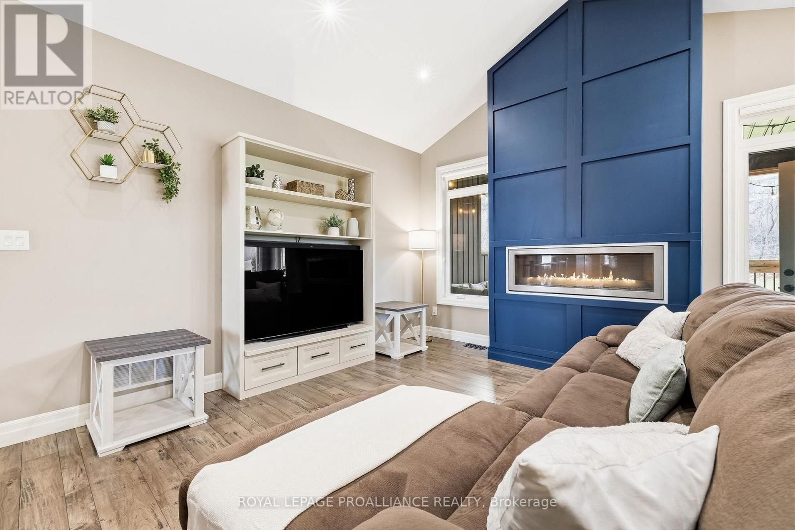 19 AUTUMN GROVE Image 11