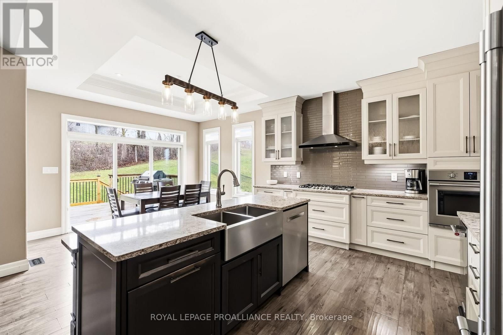 19 AUTUMN GROVE Image 15