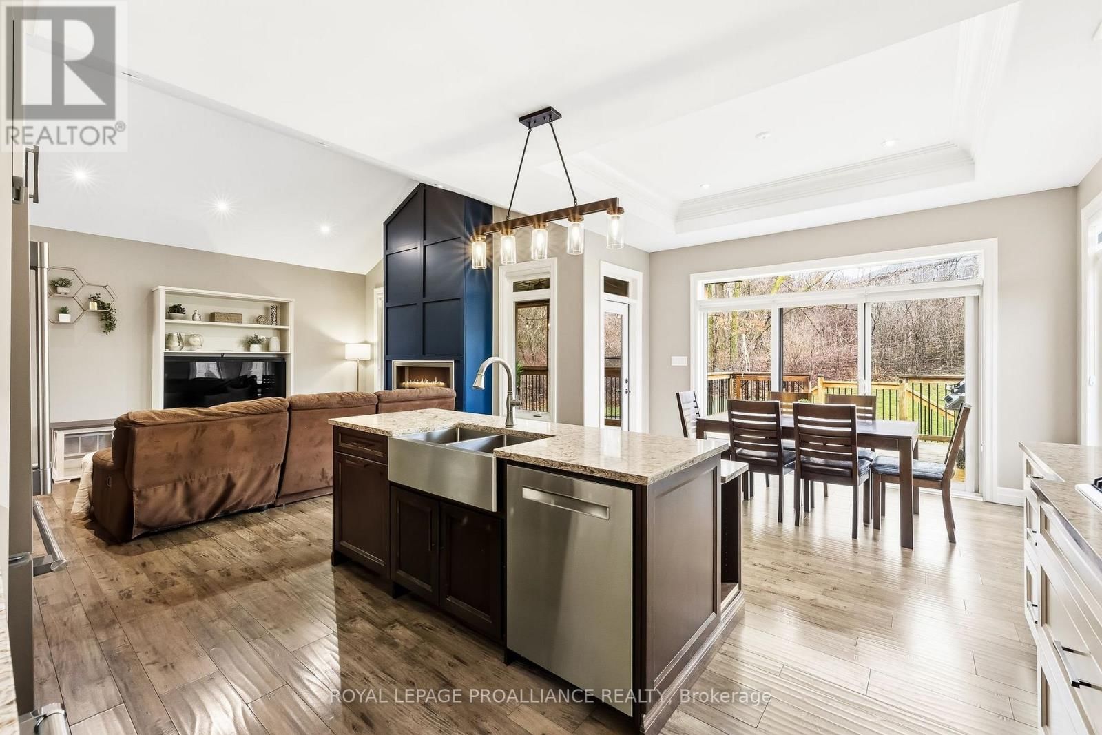 19 AUTUMN GROVE Image 16