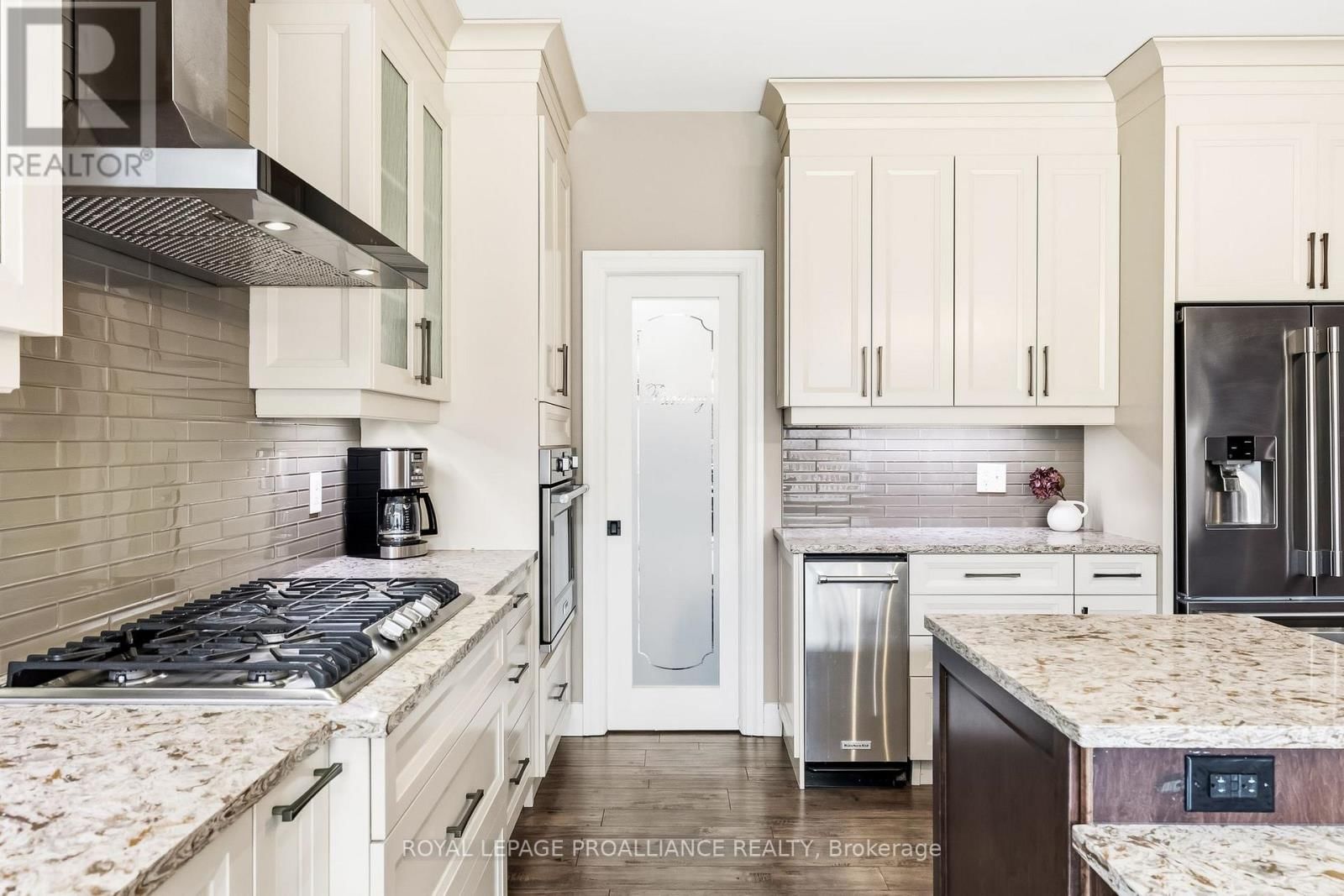 19 AUTUMN GROVE Image 19