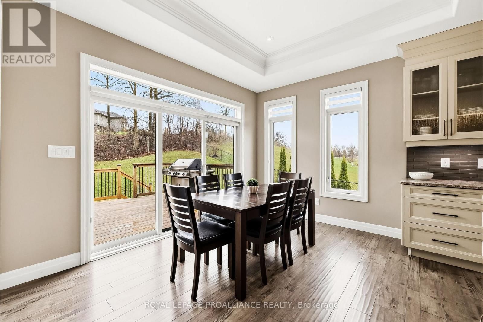 19 AUTUMN GROVE Image 21