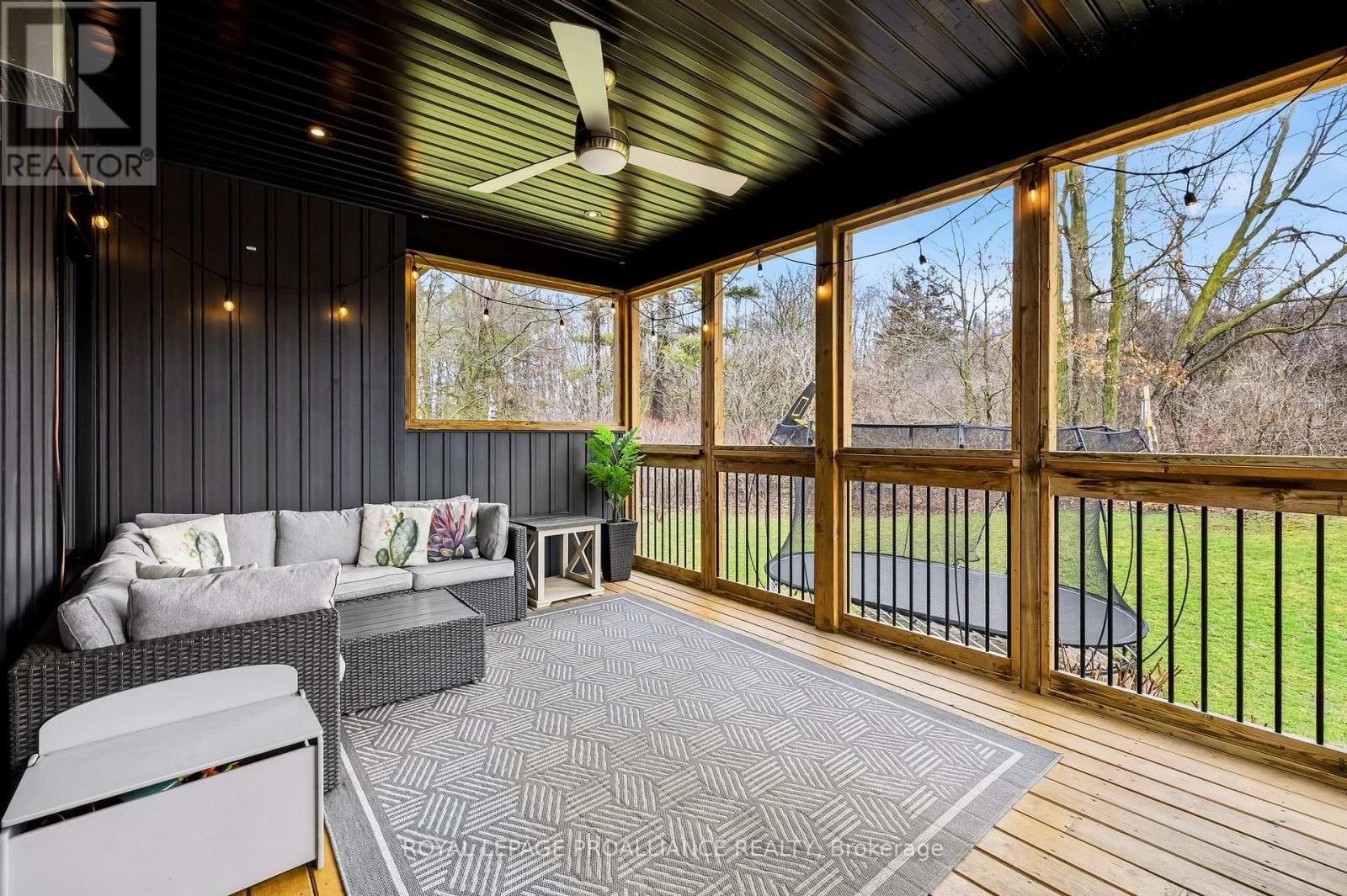 19 AUTUMN GROVE Image 23