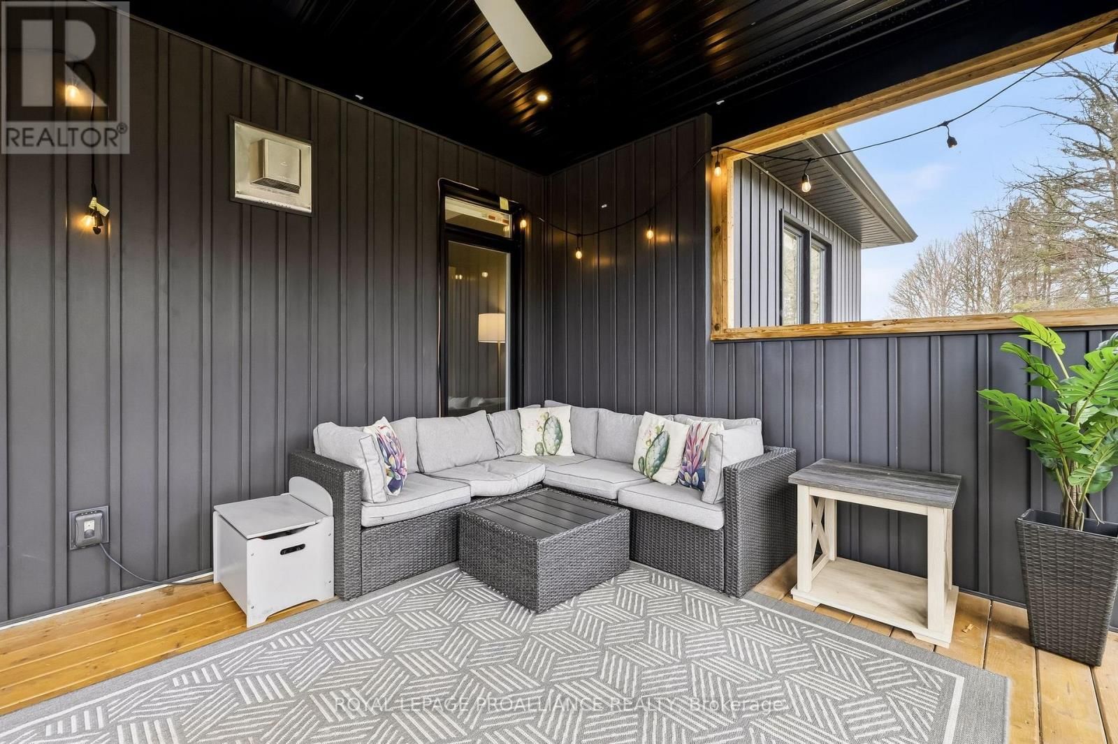 19 AUTUMN GROVE Image 24