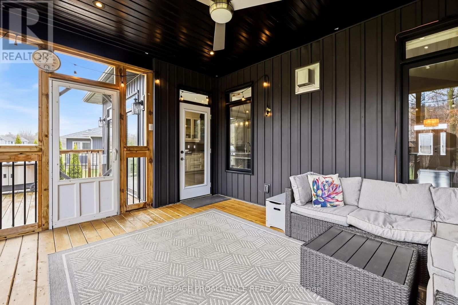 19 AUTUMN GROVE Image 25