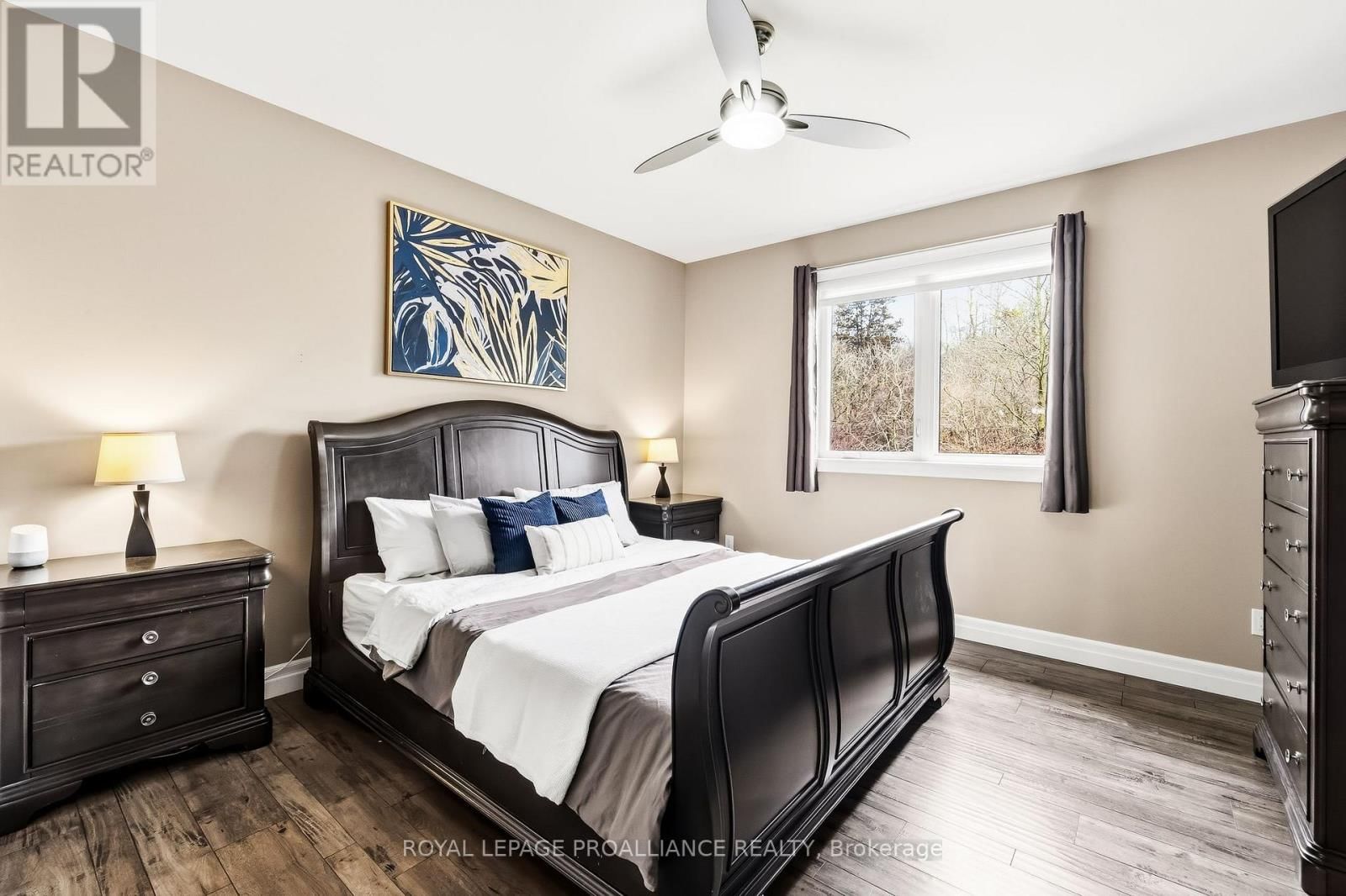 19 AUTUMN GROVE Image 27