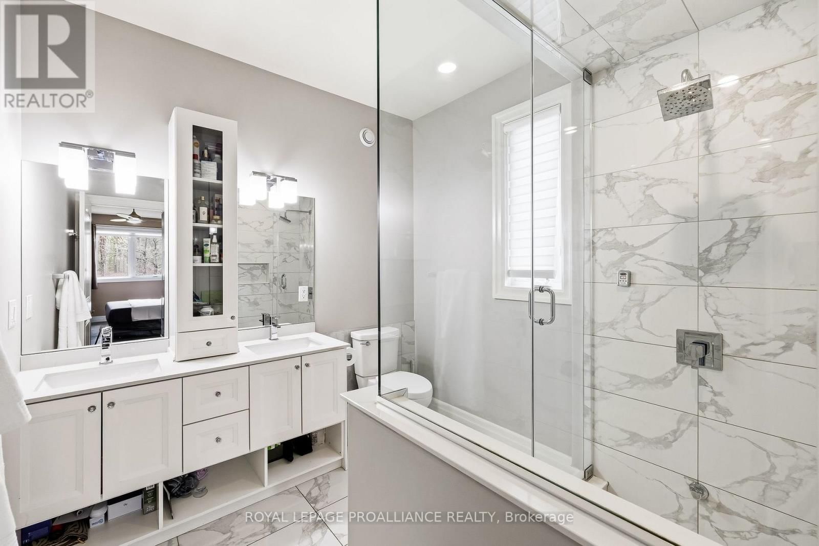 19 AUTUMN GROVE Image 29