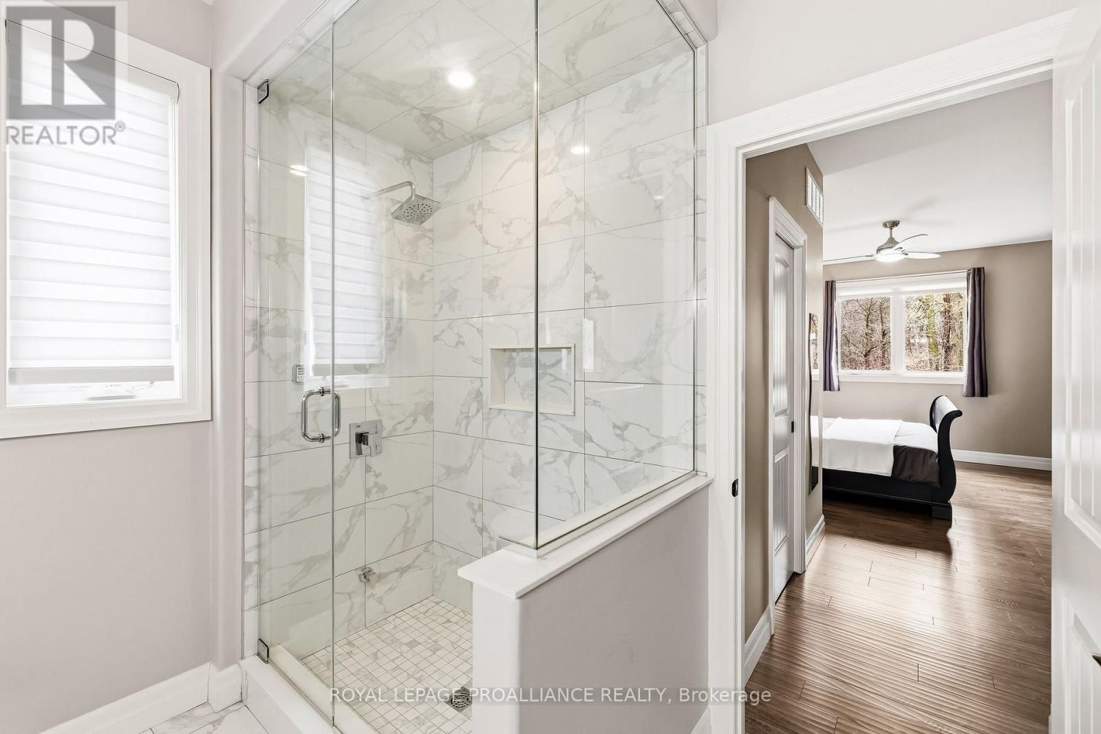 19 AUTUMN GROVE Image 30