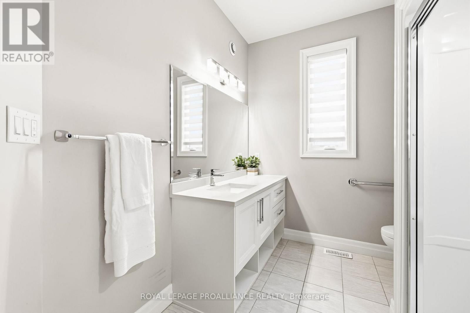 19 AUTUMN GROVE Image 32