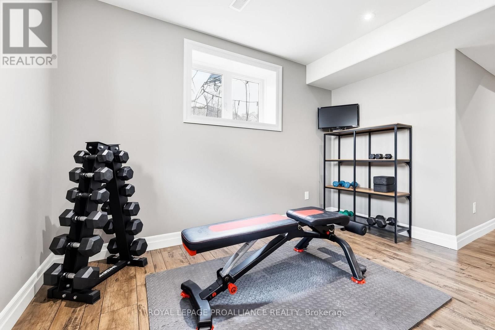 19 AUTUMN GROVE Image 39