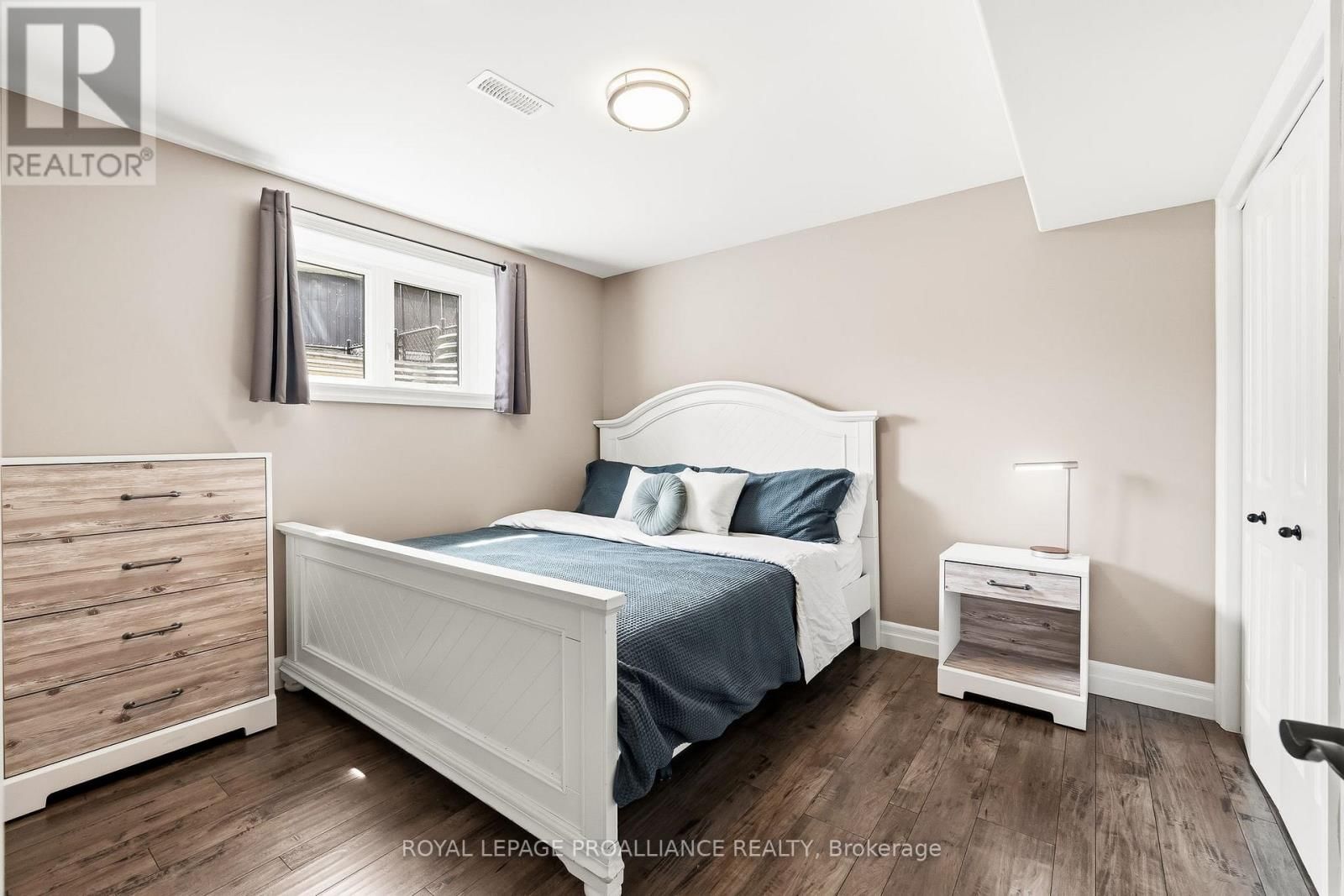 19 AUTUMN GROVE Image 41