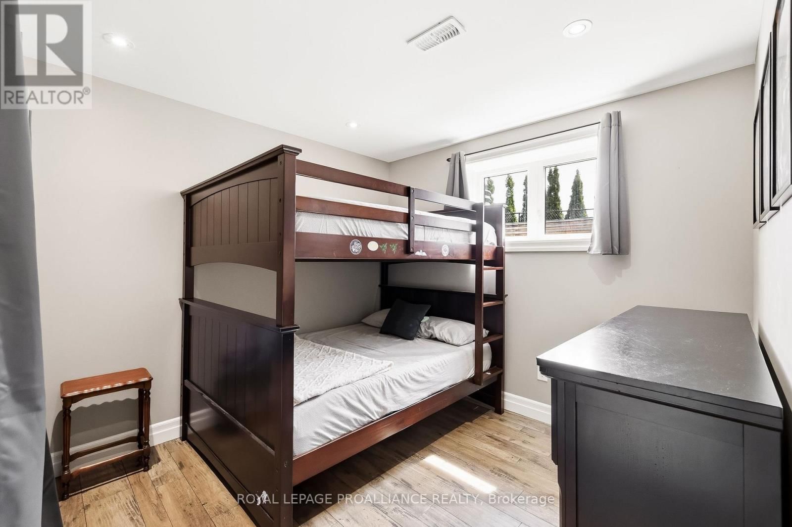 19 AUTUMN GROVE Image 42