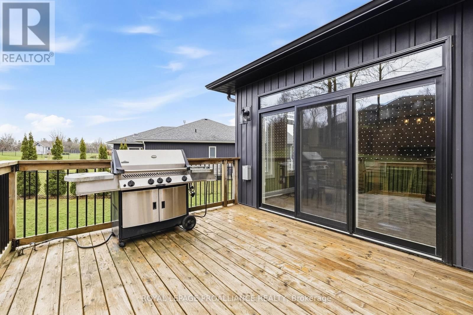 19 AUTUMN GROVE Image 44