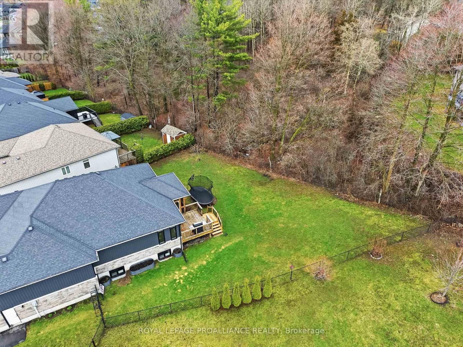 19 AUTUMN GROVE Image 46