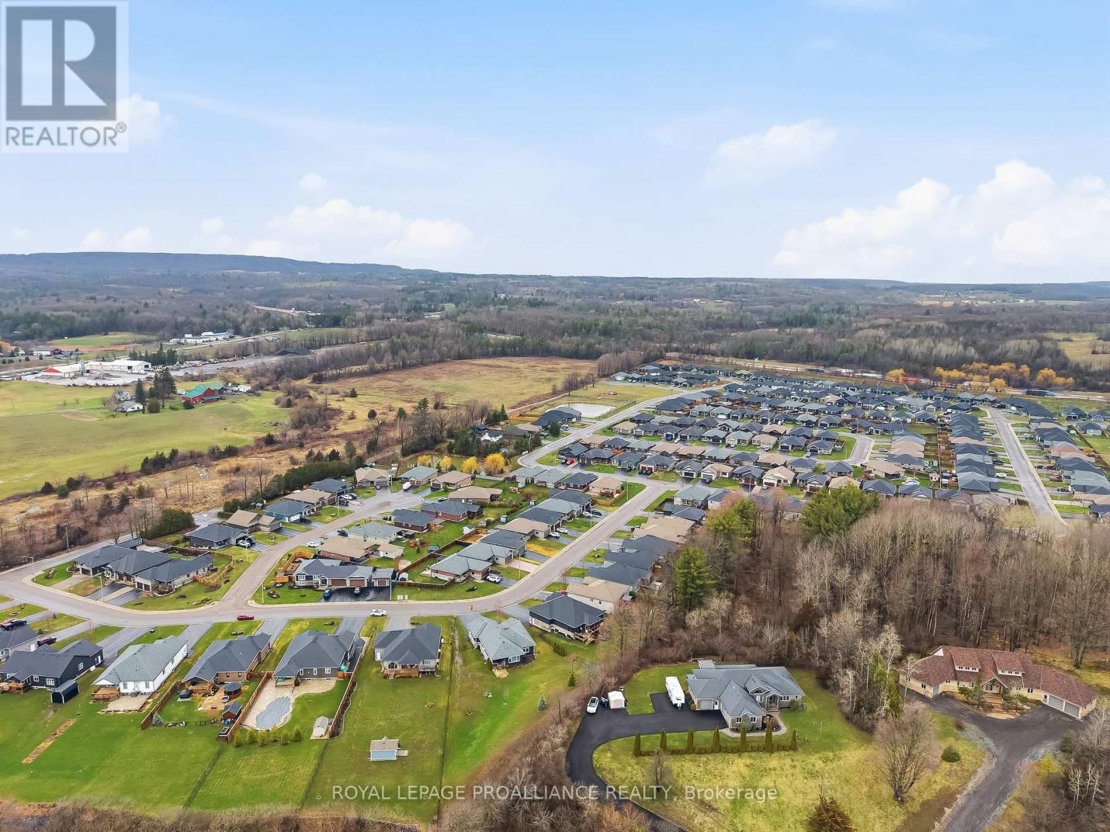 19 AUTUMN GROVE Image 47